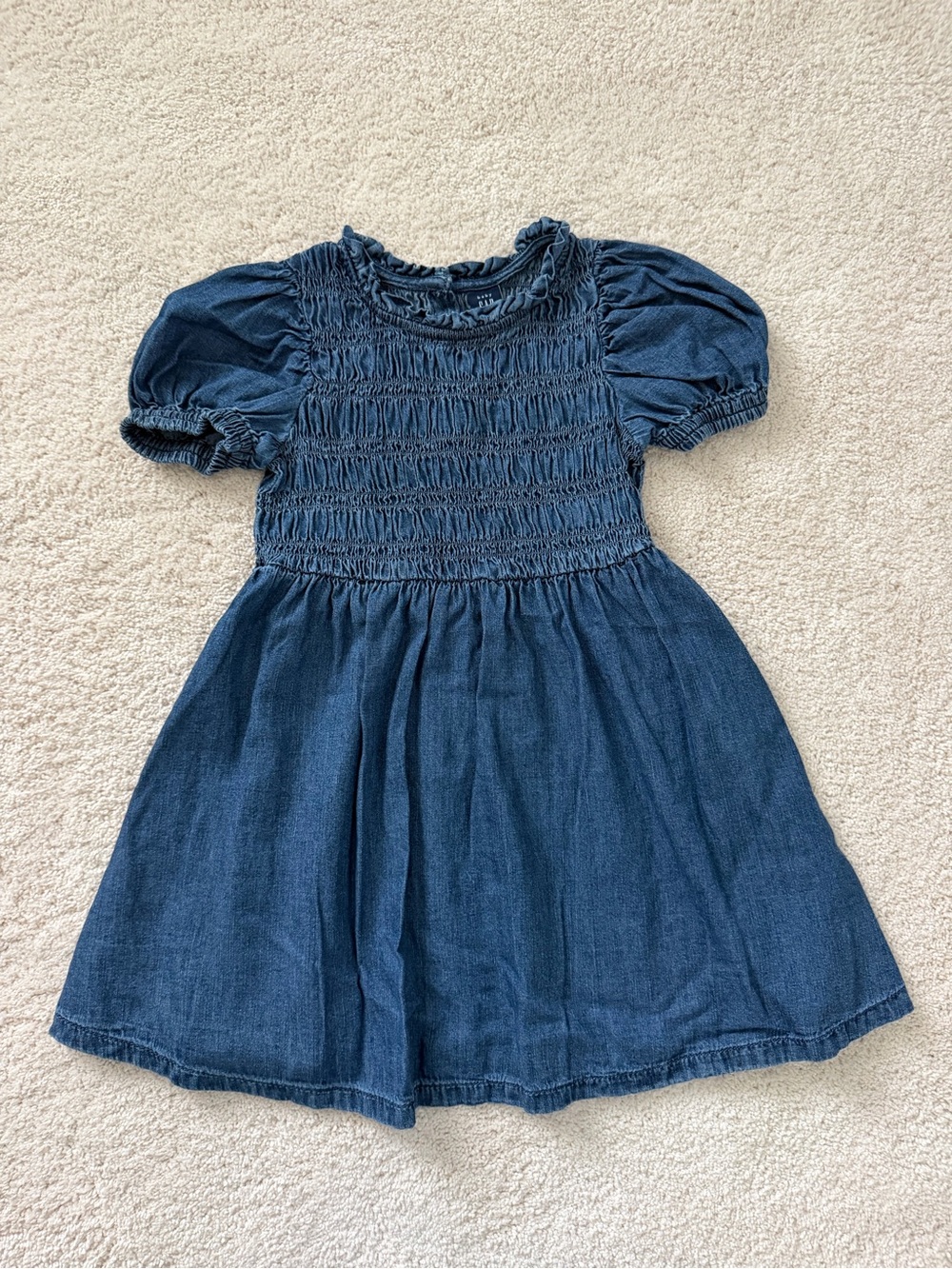 Toddler girls size 4 Shortsleeved Smocked Denim Dress
